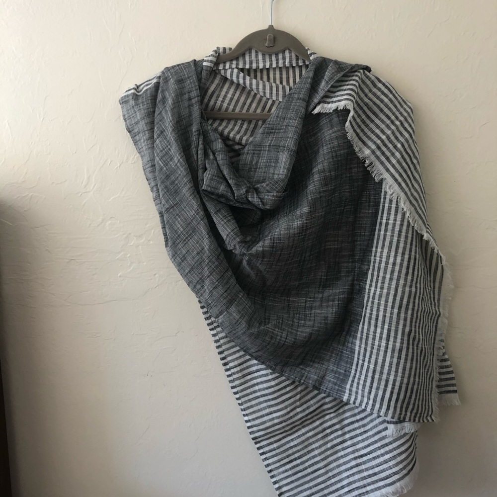 NWOT Light weight gray/off white color